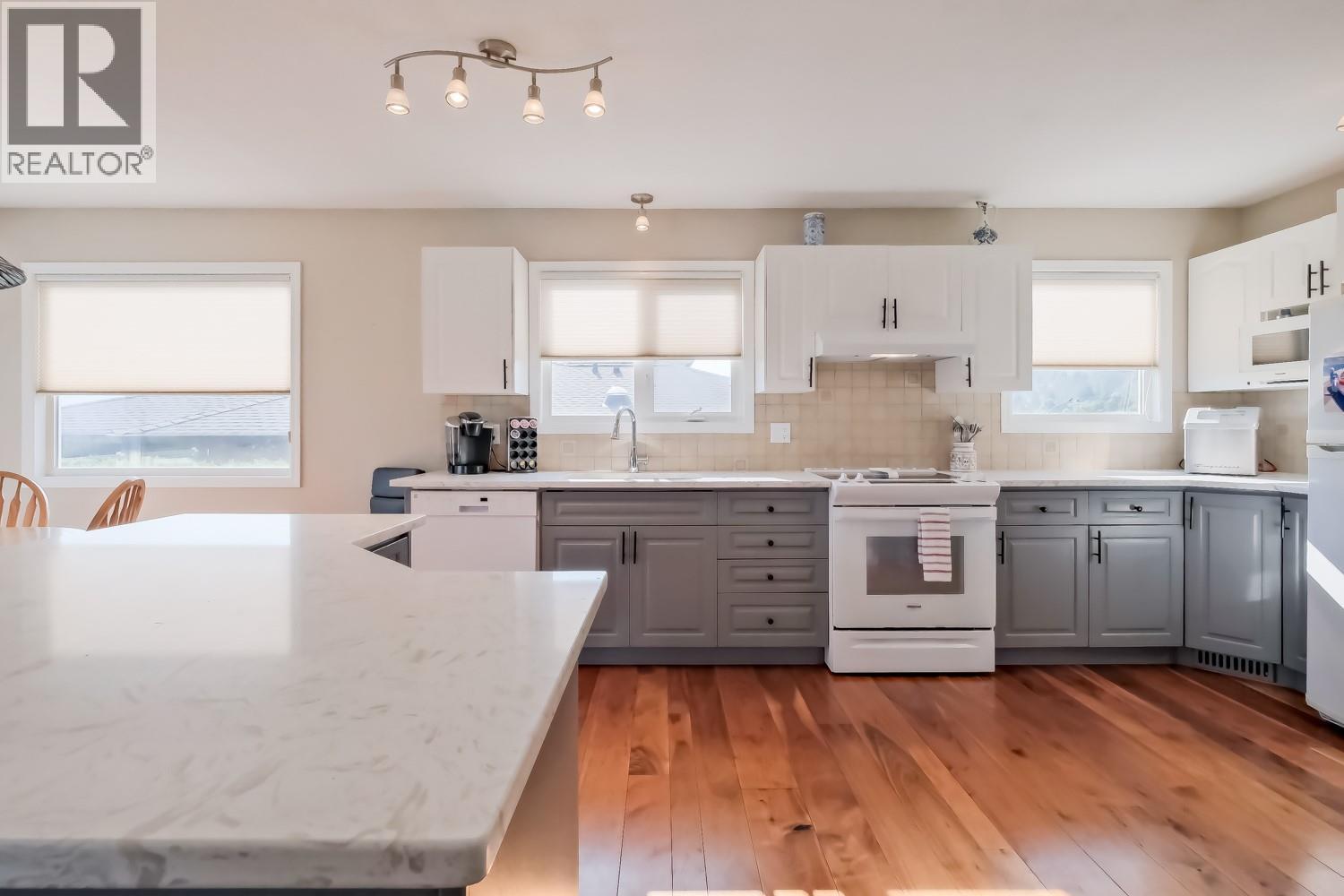13391 Mcclure Place, Summerland, BC - Indoor Photo Showing Kitchen