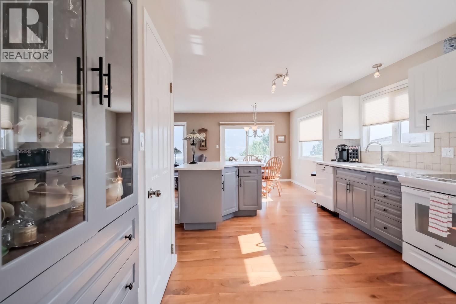 13391 Mcclure Place, Summerland, BC - Indoor Photo Showing Kitchen