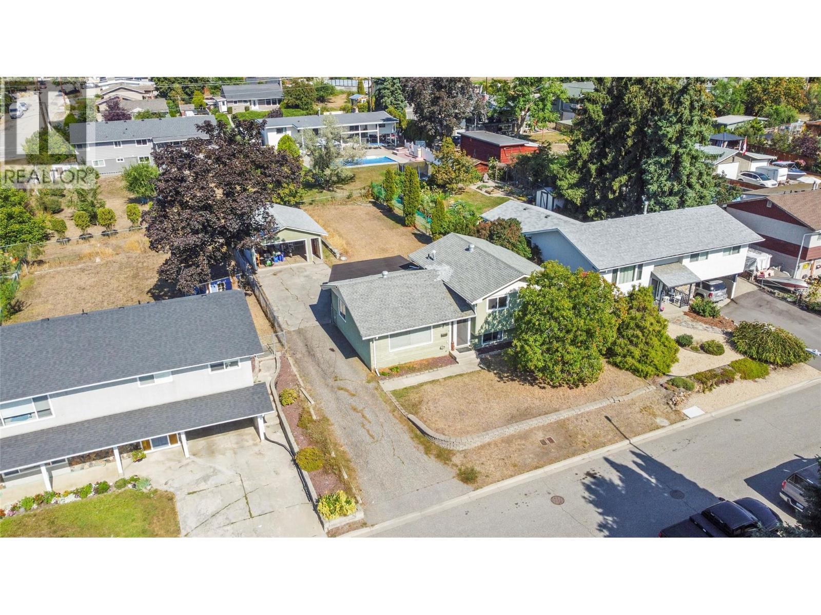 House, shop and yard. - 2107 24 Avenue, Vernon, BC - Outdoor With View