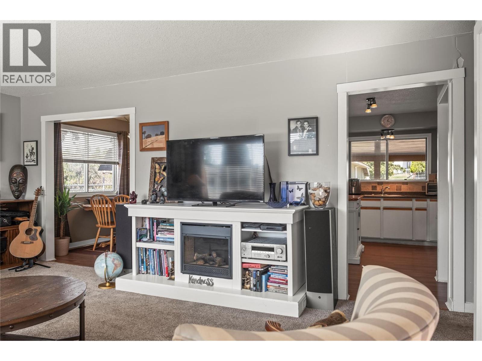 2107 24 Avenue, Vernon, BC - Indoor Photo Showing Living Room With Fireplace