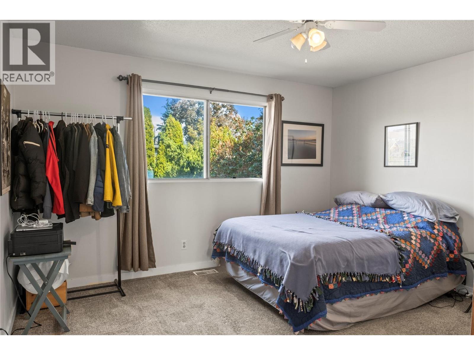2107 24 Avenue, Vernon, BC - Indoor Photo Showing Bedroom
