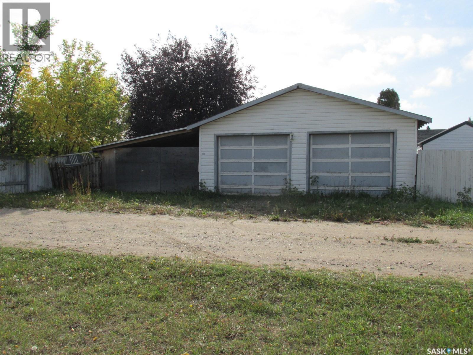 617 8Th Avenue W, Nipawin, SK - Outdoor