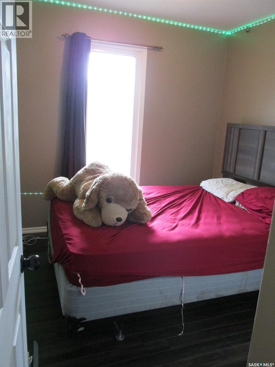 617 8Th Avenue W, Nipawin, SK - Indoor Photo Showing Bedroom