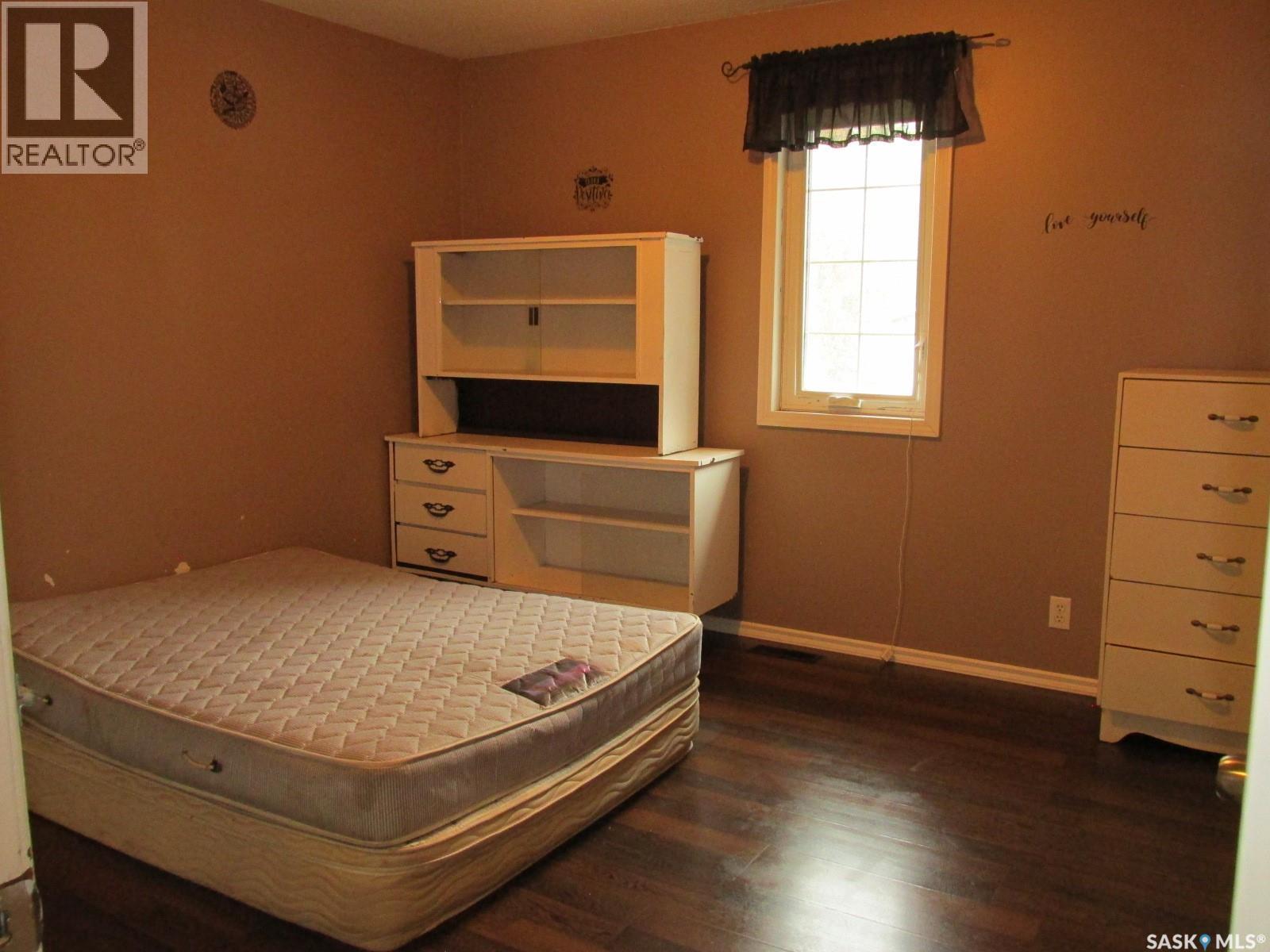 617 8Th Avenue W, Nipawin, SK - Indoor Photo Showing Bedroom