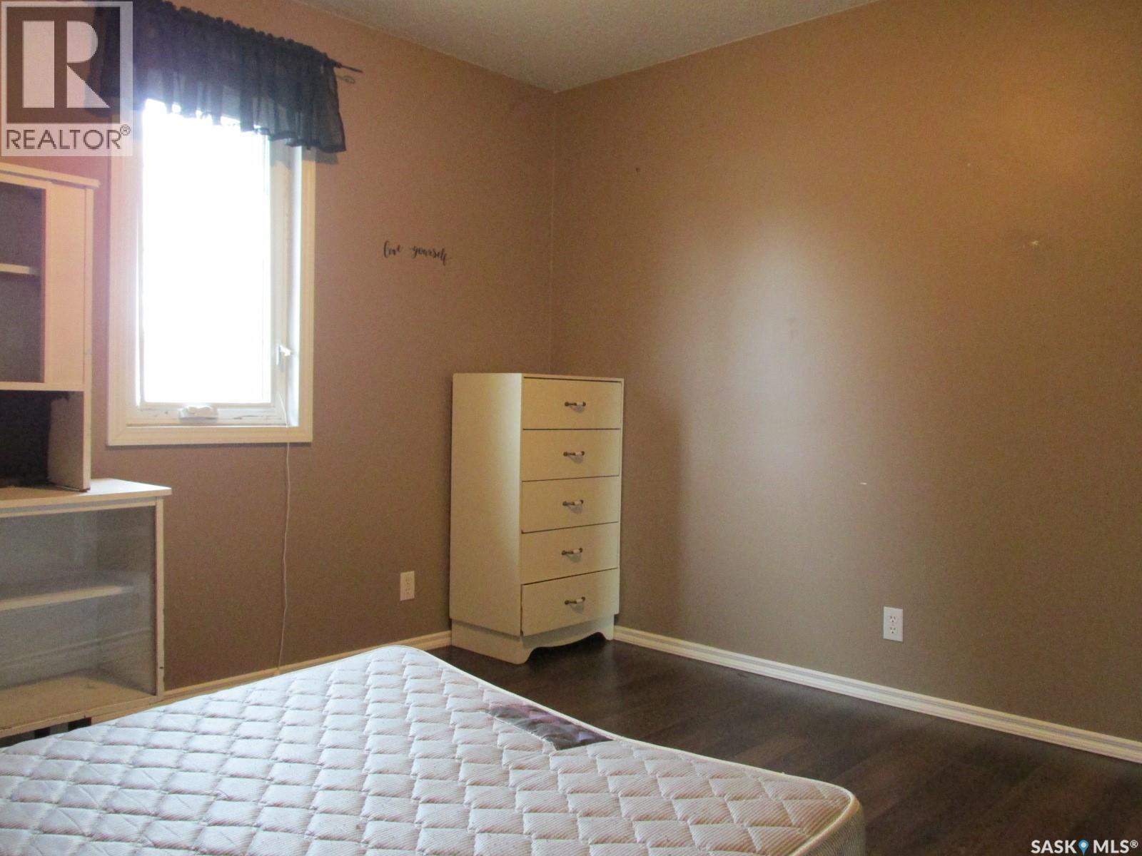 617 8Th Avenue W, Nipawin, SK - Indoor Photo Showing Bedroom