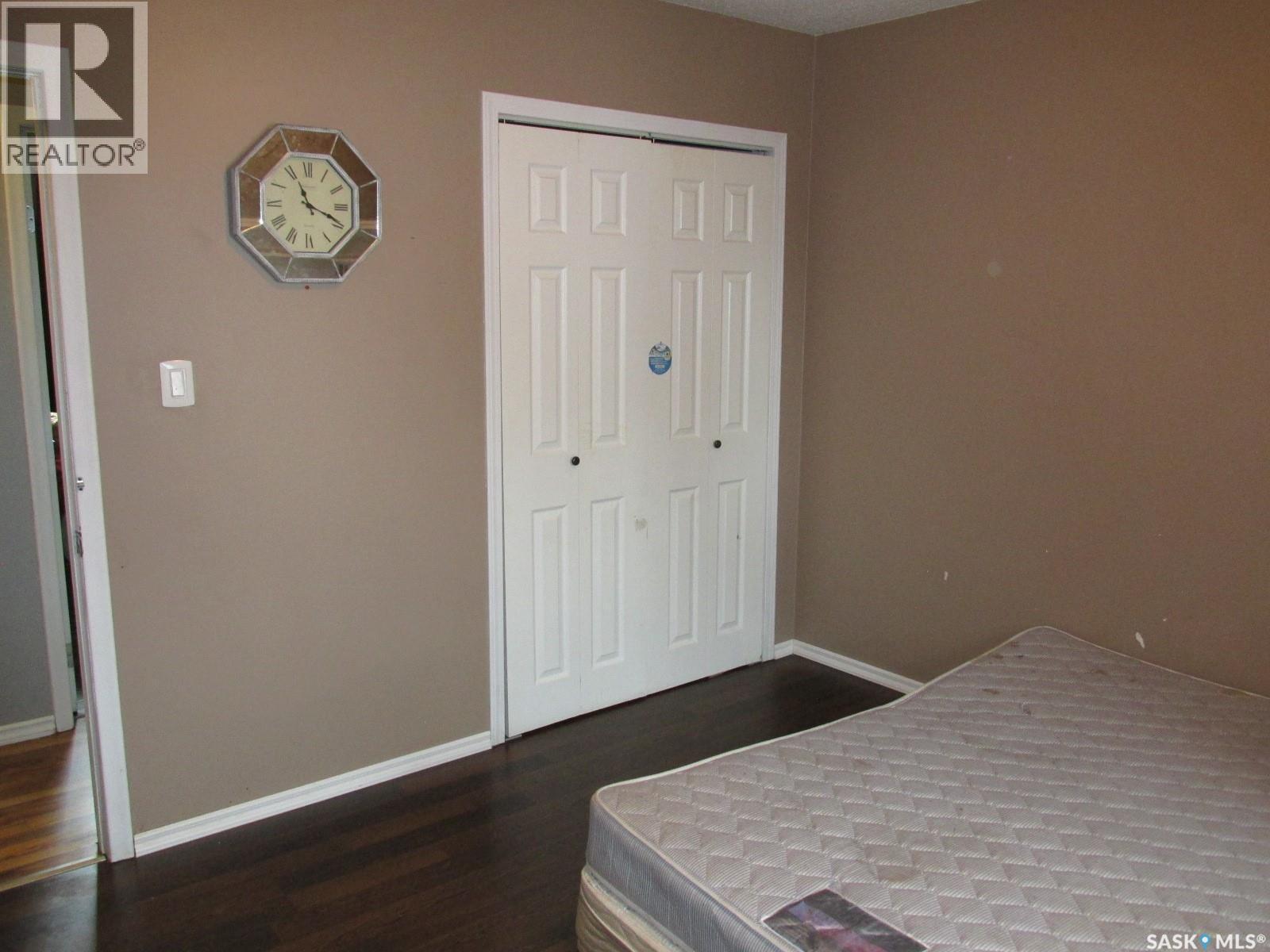 617 8Th Avenue W, Nipawin, SK - Indoor Photo Showing Bedroom