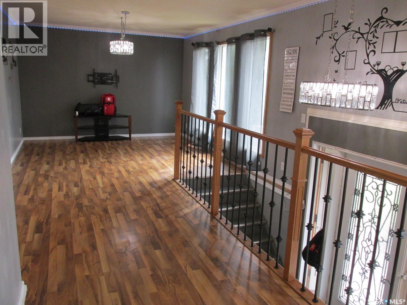 617 8Th Avenue W, Nipawin, SK - Indoor Photo Showing Other Room