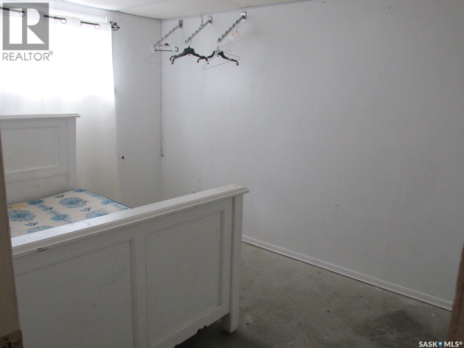 617 8Th Avenue W, Nipawin, SK - Indoor