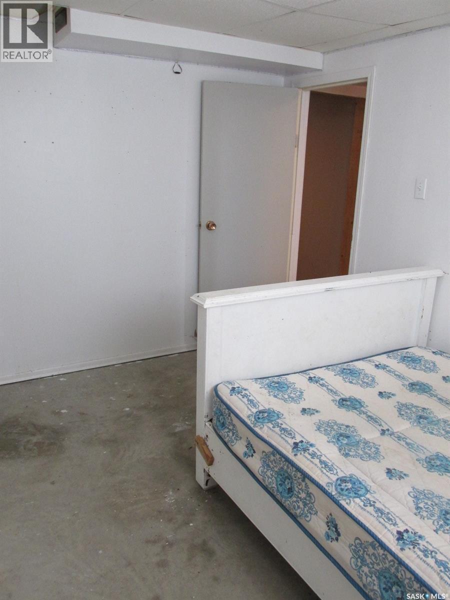 617 8Th Avenue W, Nipawin, SK - Indoor Photo Showing Bedroom