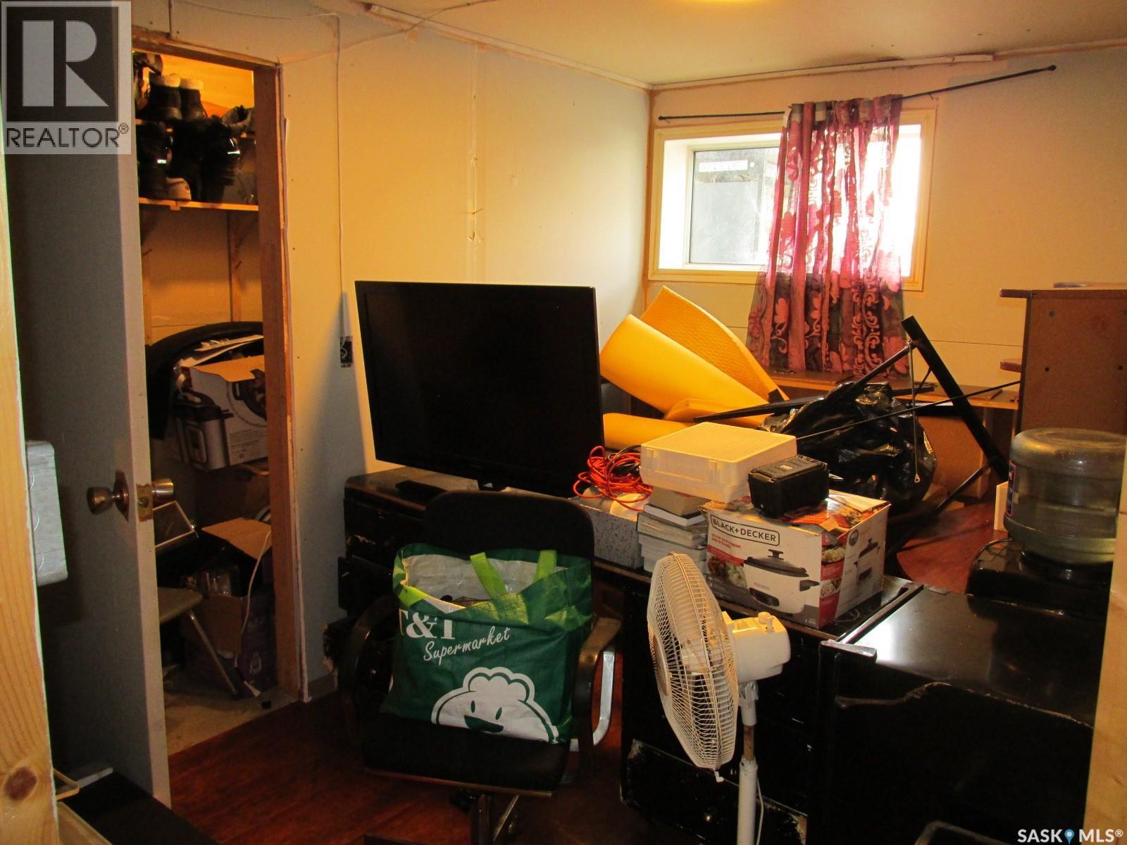 617 8Th Avenue W, Nipawin, SK - Indoor Photo Showing Other Room