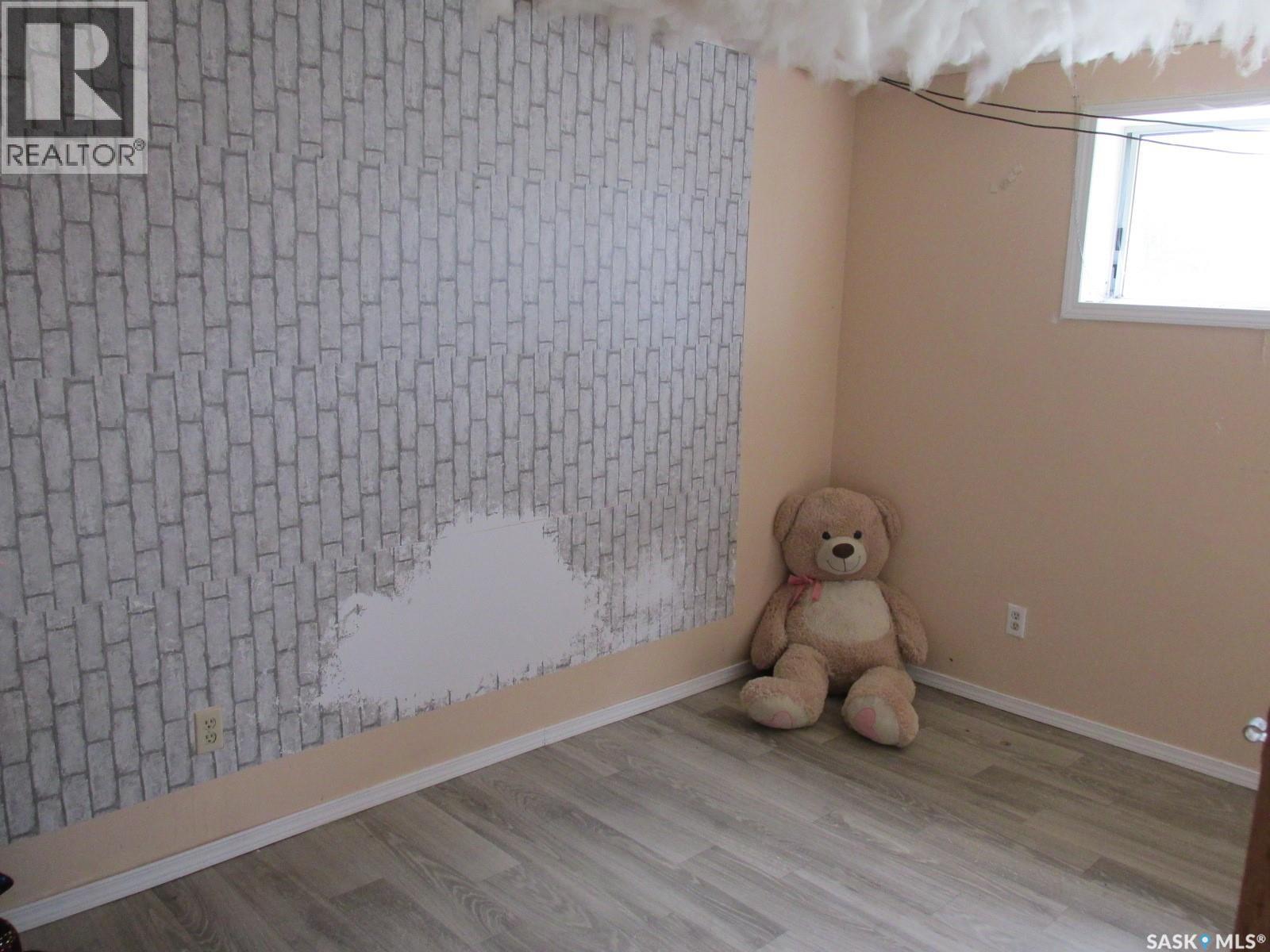 617 8Th Avenue W, Nipawin, SK - Indoor