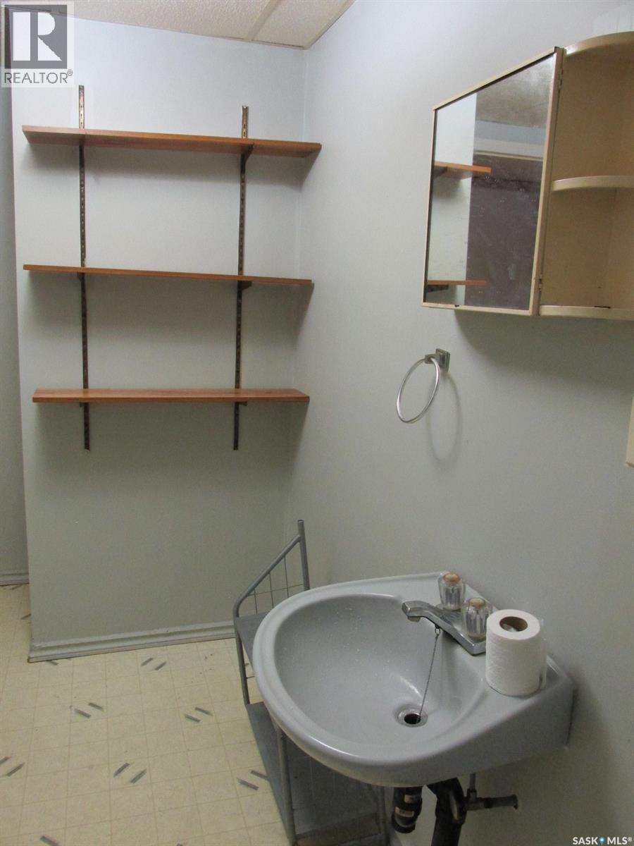 617 8Th Avenue W, Nipawin, SK - Indoor Photo Showing Bathroom