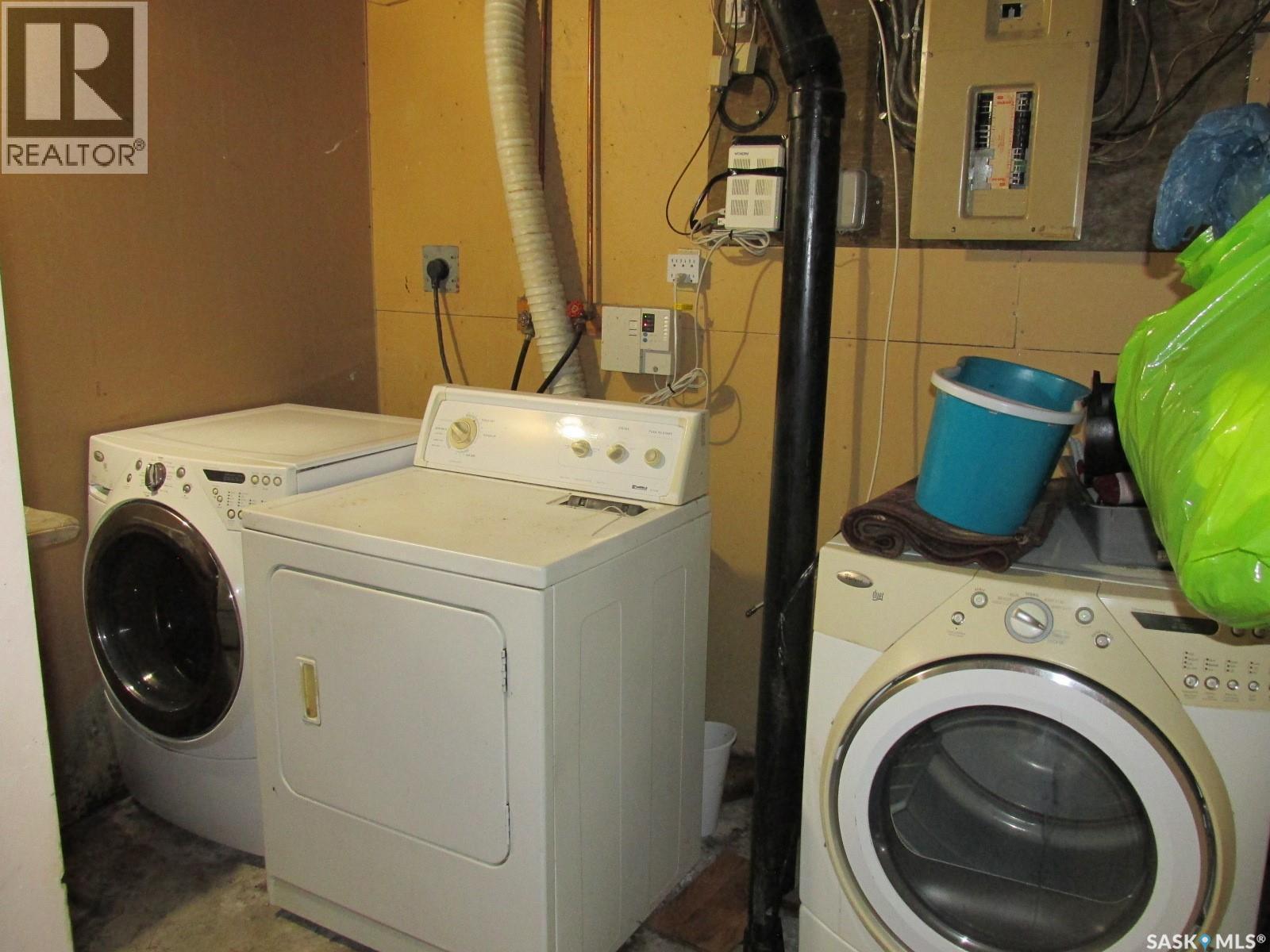 617 8Th Avenue W, Nipawin, SK - Indoor Photo Showing Laundry Room