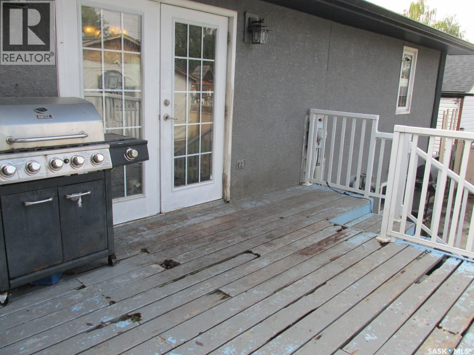617 8Th Avenue W, Nipawin, SK - Outdoor With Deck Patio Veranda With Exterior