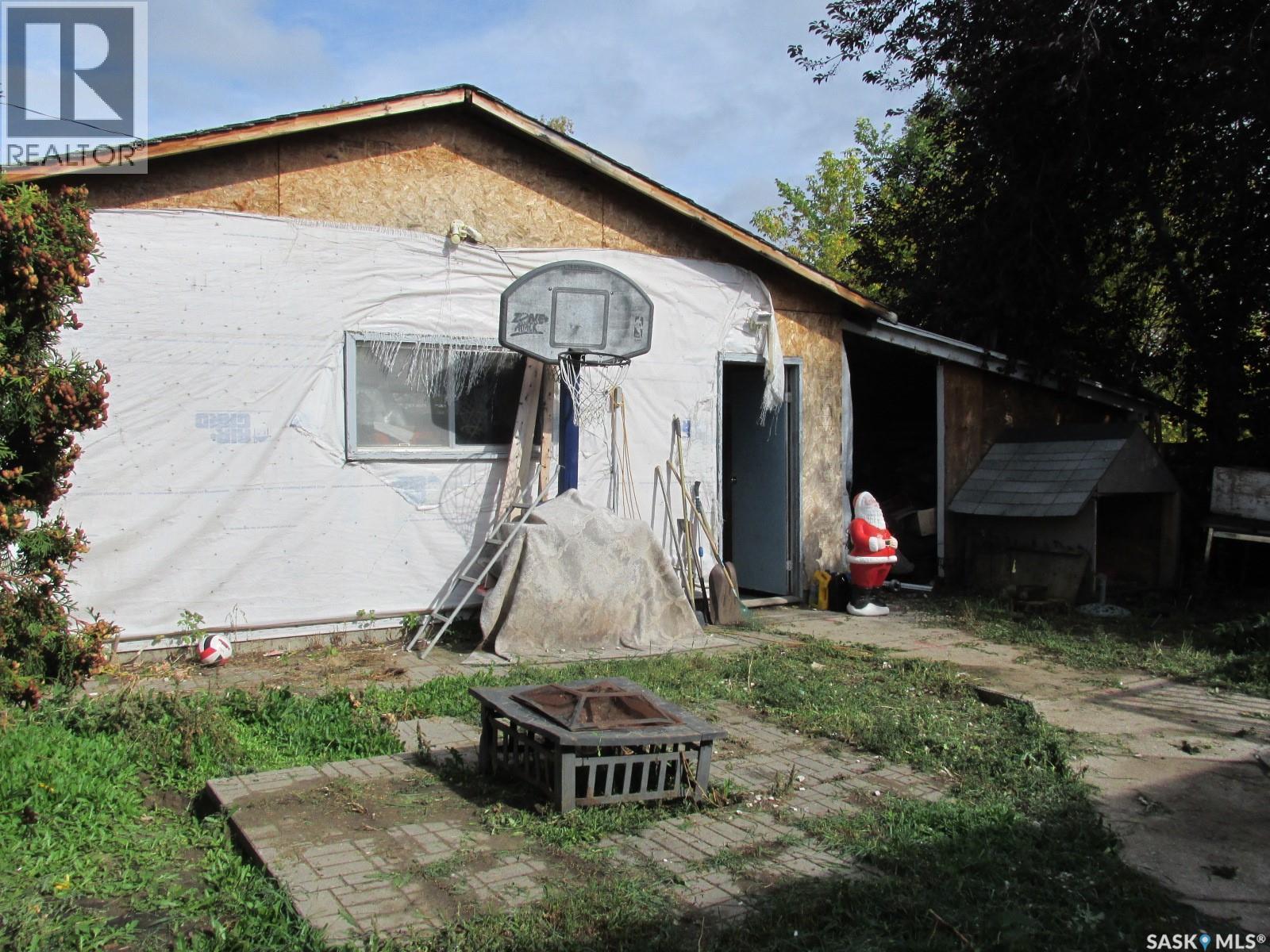 617 8Th Avenue W, Nipawin, SK - Outdoor