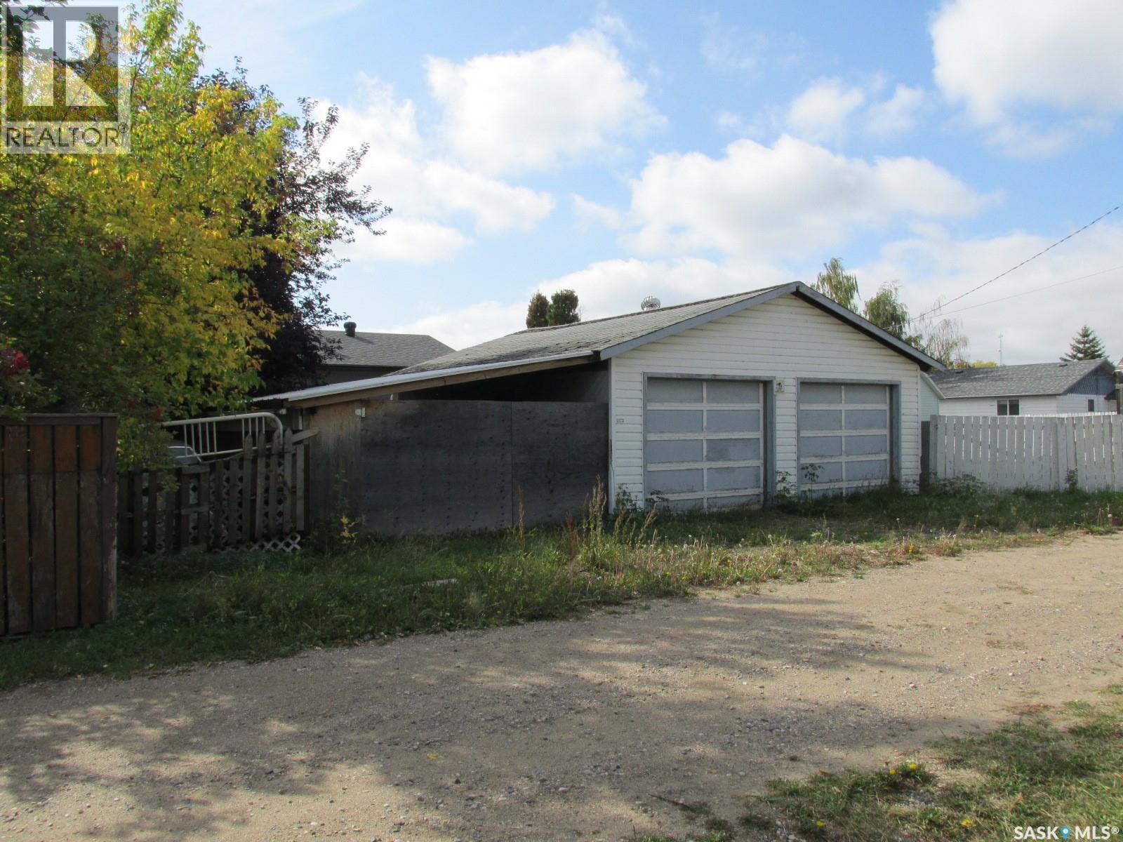 617 8Th Avenue W, Nipawin, SK - Outdoor