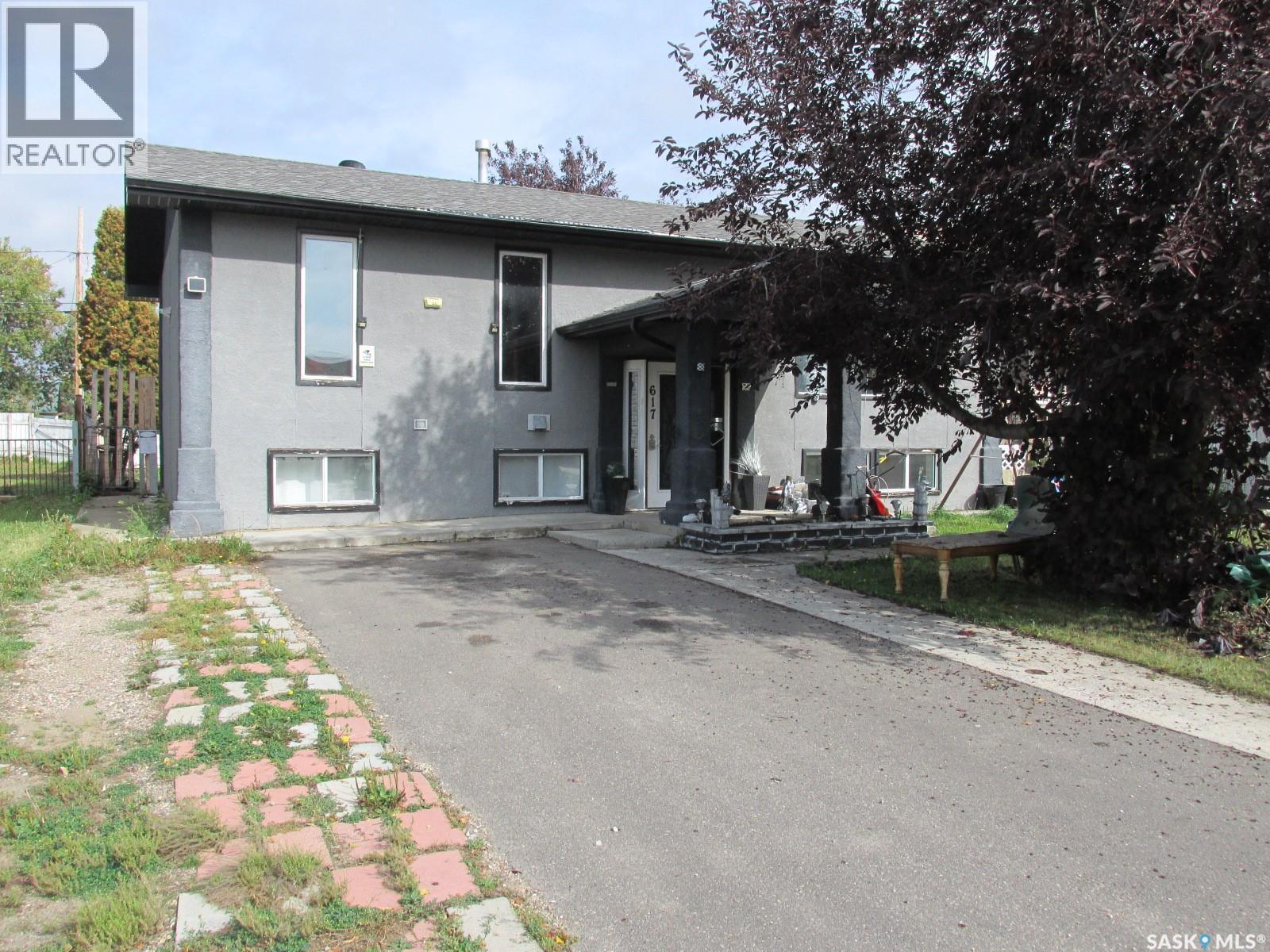 617 8Th Avenue W, Nipawin, SK - Outdoor