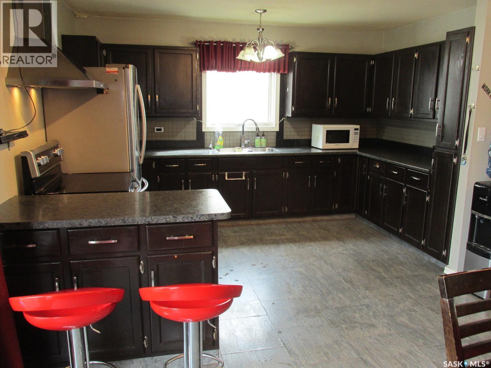 617 8Th Avenue W, Nipawin, SK - Indoor Photo Showing Kitchen