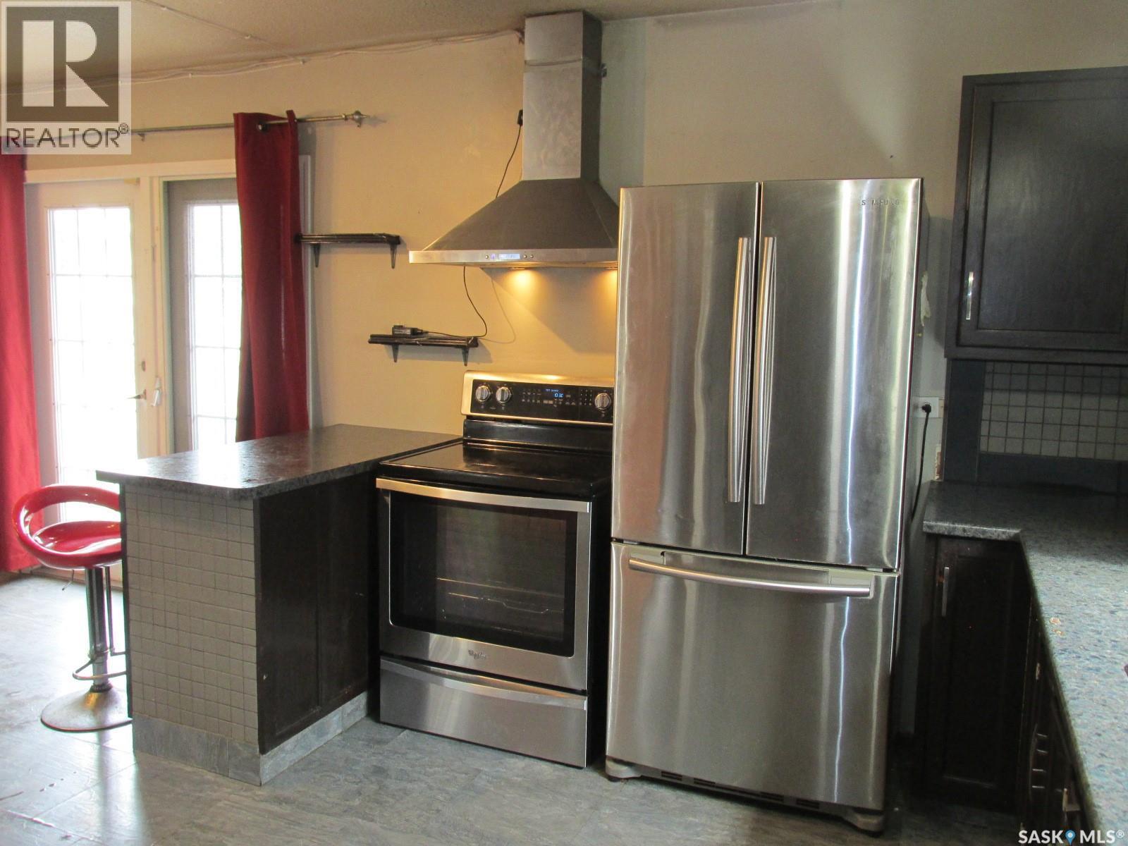 617 8Th Avenue W, Nipawin, SK - Indoor Photo Showing Kitchen
