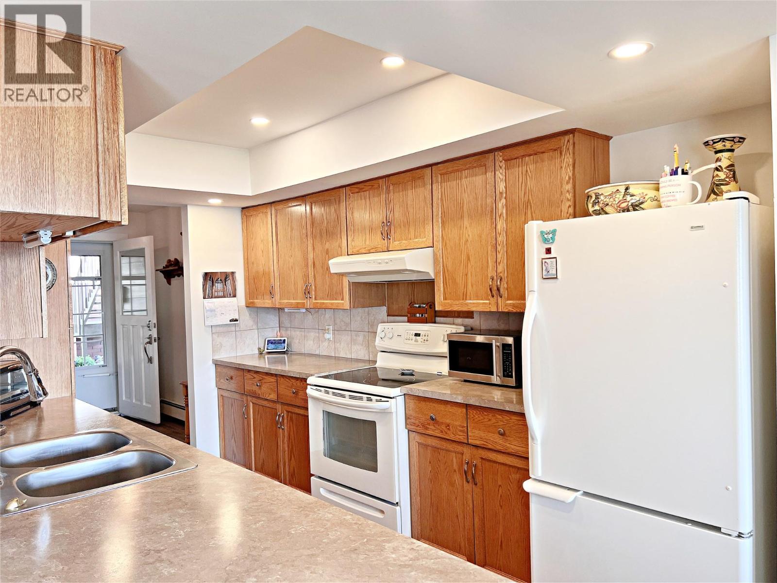 4340A Beach Avenue Unit# 102, Peachland, BC - Indoor Photo Showing Kitchen With Double Sink