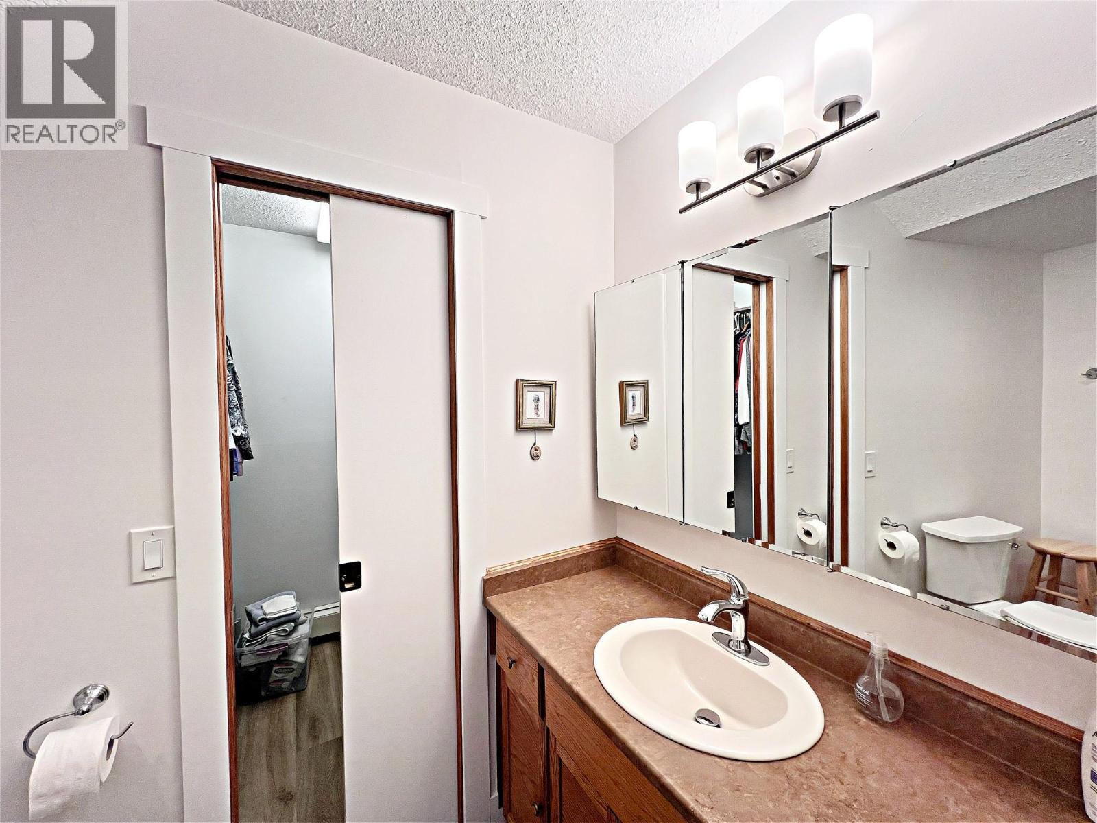 4340A Beach Avenue Unit# 102, Peachland, BC - Indoor Photo Showing Bathroom