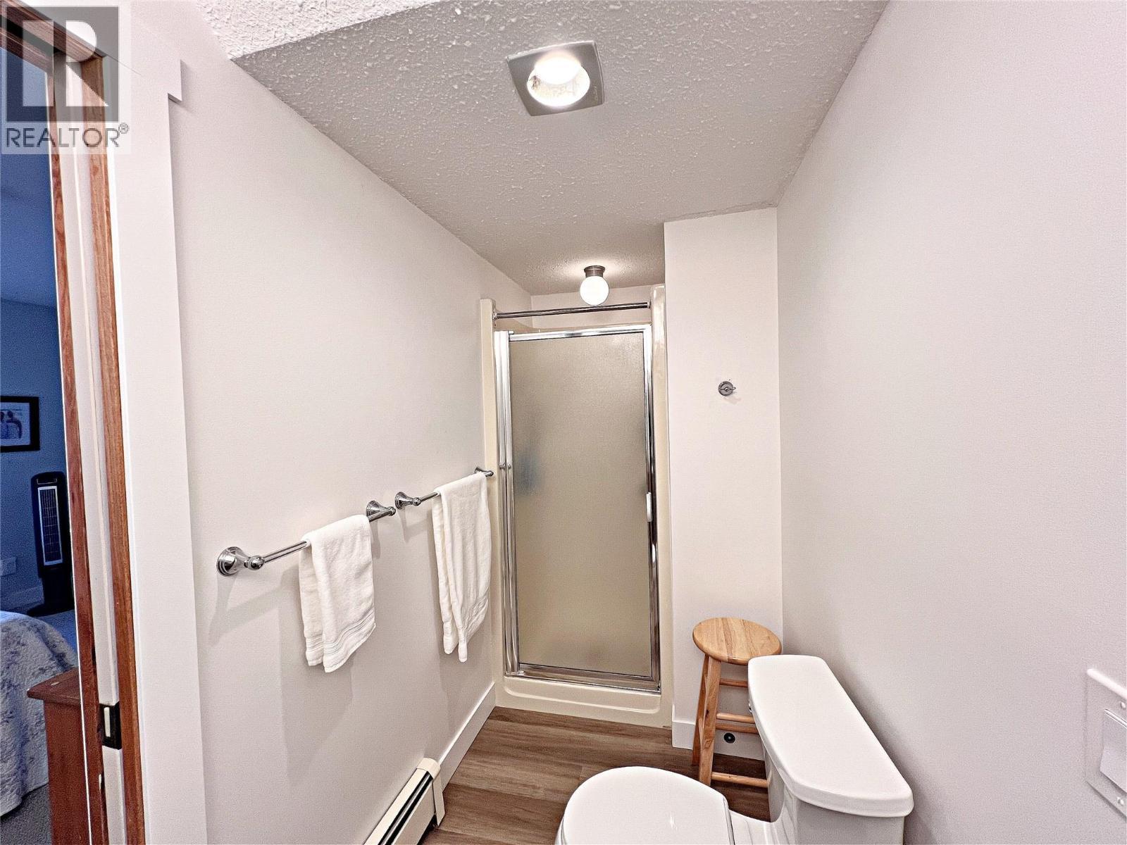 4340A Beach Avenue Unit# 102, Peachland, BC - Indoor Photo Showing Bathroom