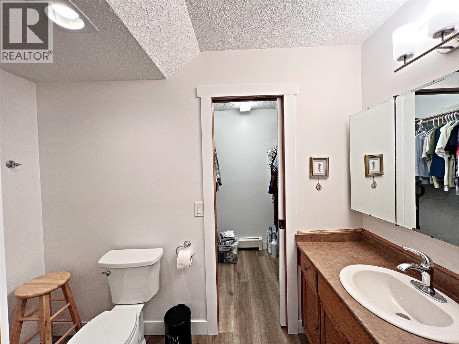 4340A Beach Avenue Unit# 102, Peachland, BC - Indoor Photo Showing Bathroom