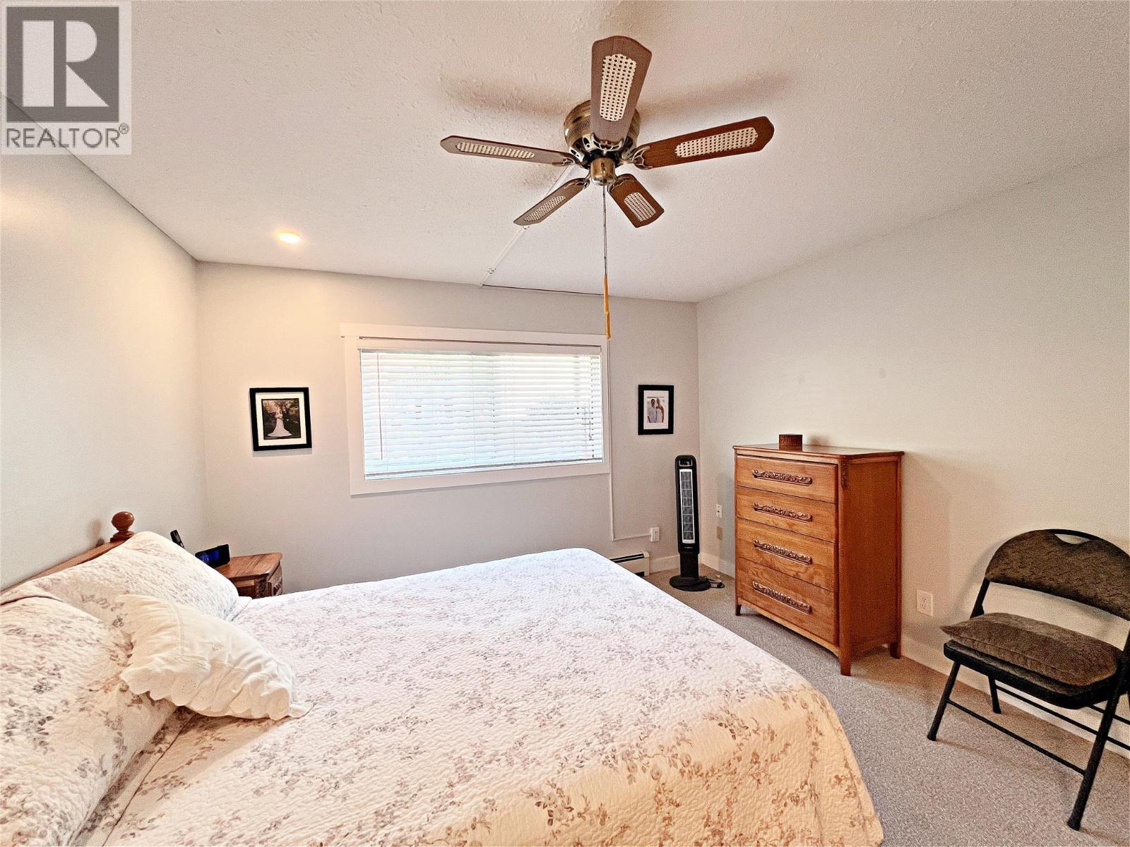 4340A Beach Avenue Unit# 102, Peachland, BC - Indoor Photo Showing Bedroom