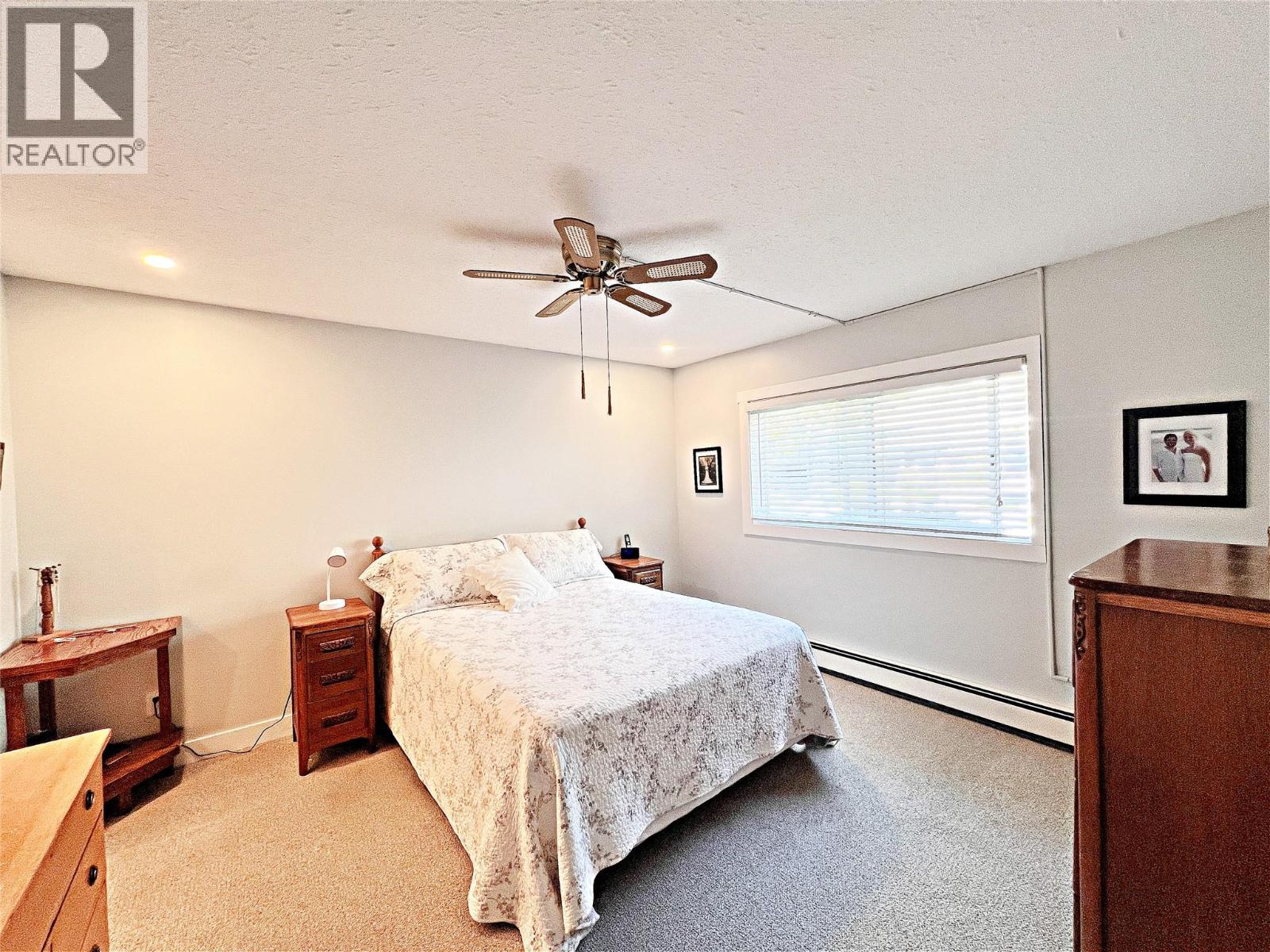 4340A Beach Avenue Unit# 102, Peachland, BC - Indoor Photo Showing Bedroom