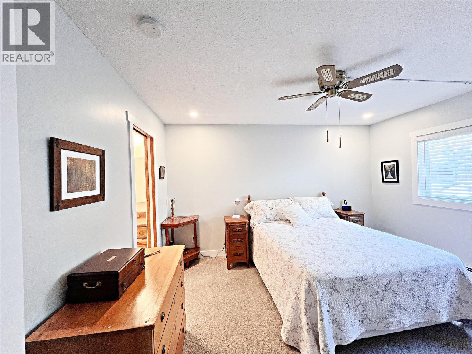 4340A Beach Avenue Unit# 102, Peachland, BC - Indoor Photo Showing Bedroom