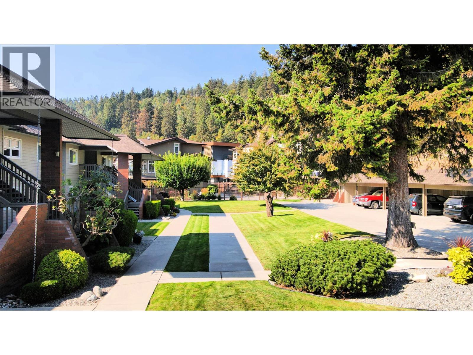 4340A Beach Avenue Unit# 102, Peachland, BC - Outdoor