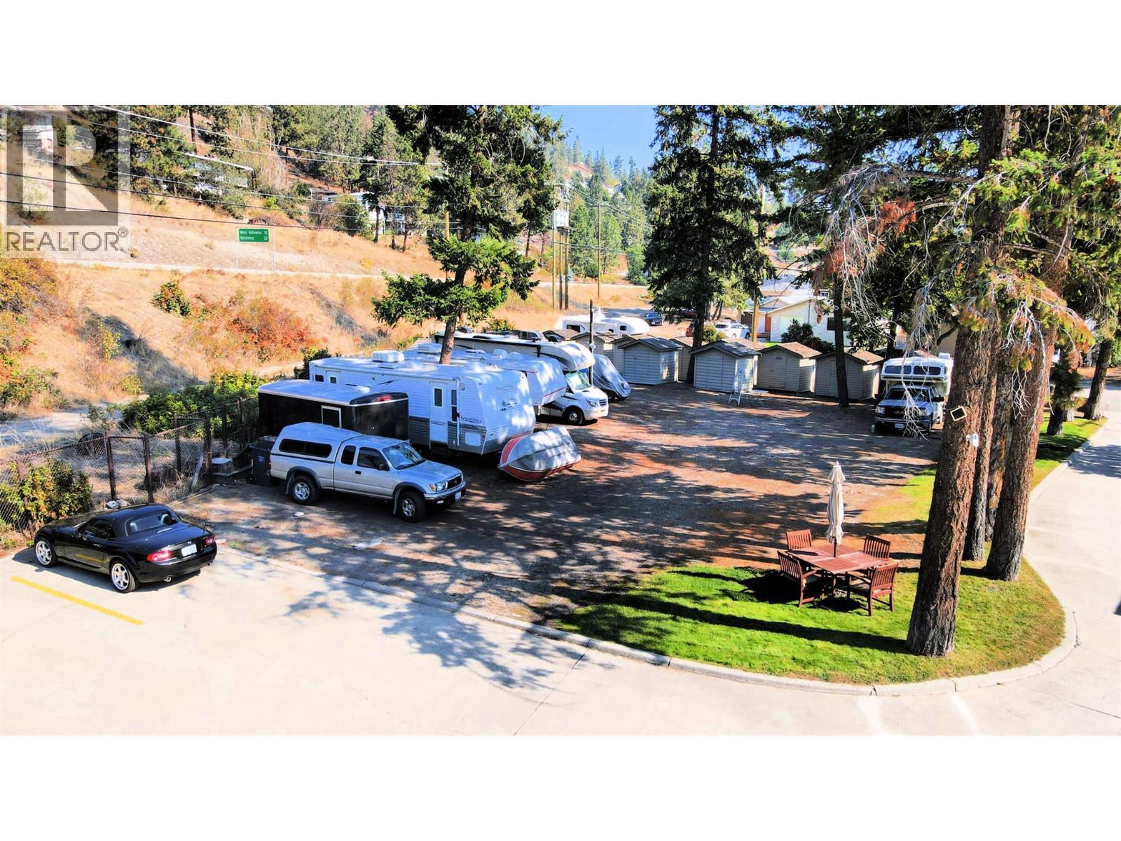 4340A Beach Avenue Unit# 102, Peachland, BC - Outdoor