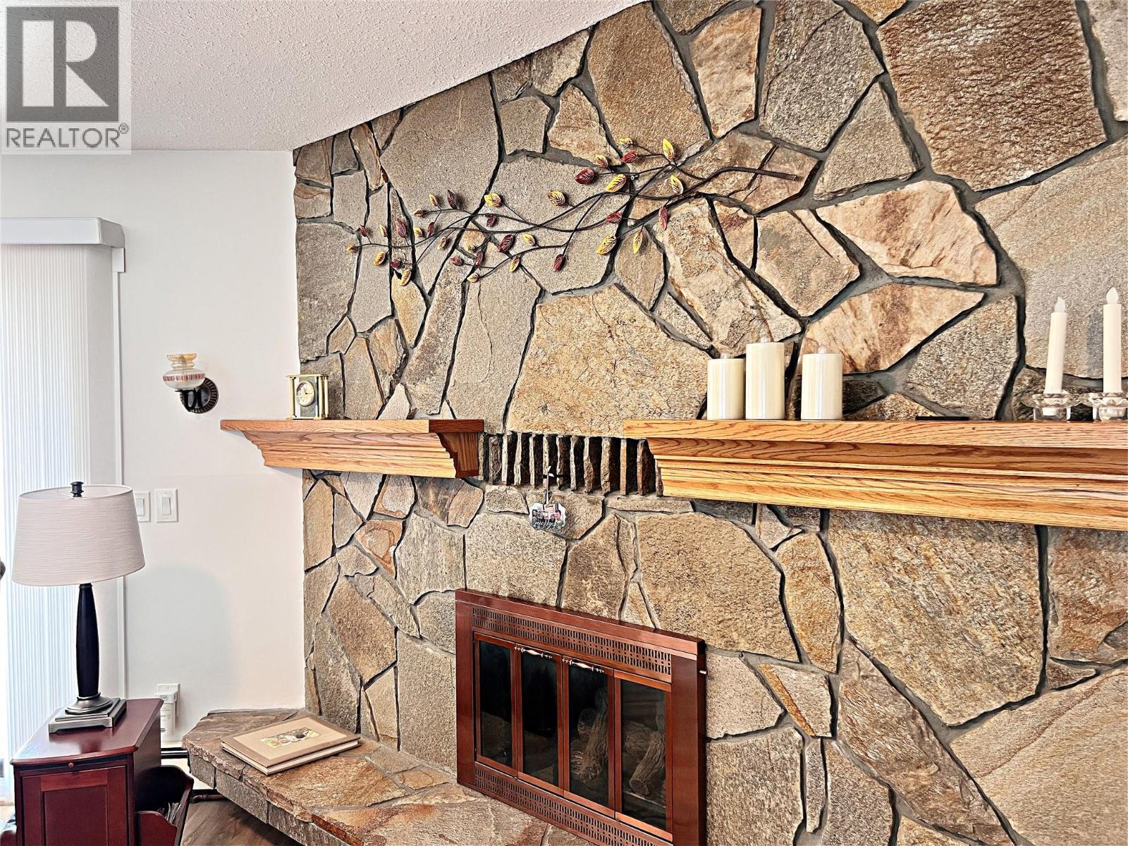4340A Beach Avenue Unit# 102, Peachland, BC - Indoor With Fireplace
