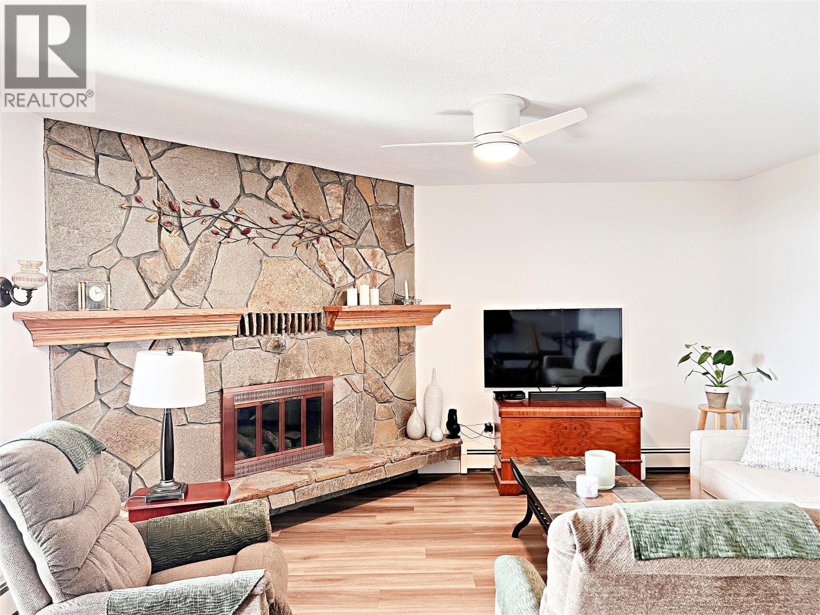 4340A Beach Avenue Unit# 102, Peachland, BC - Indoor Photo Showing Living Room With Fireplace