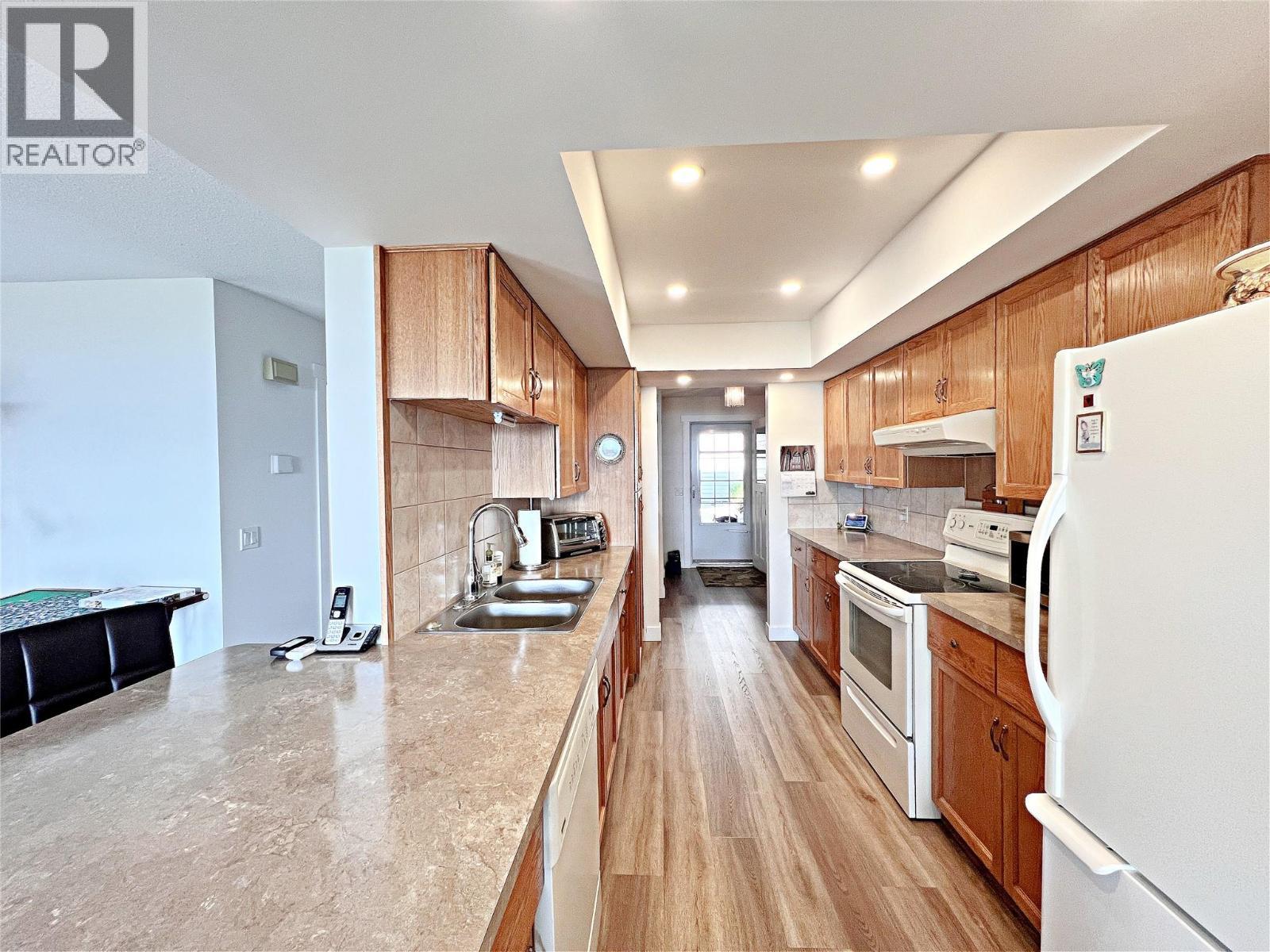 4340A Beach Avenue Unit# 102, Peachland, BC - Indoor Photo Showing Kitchen With Double Sink