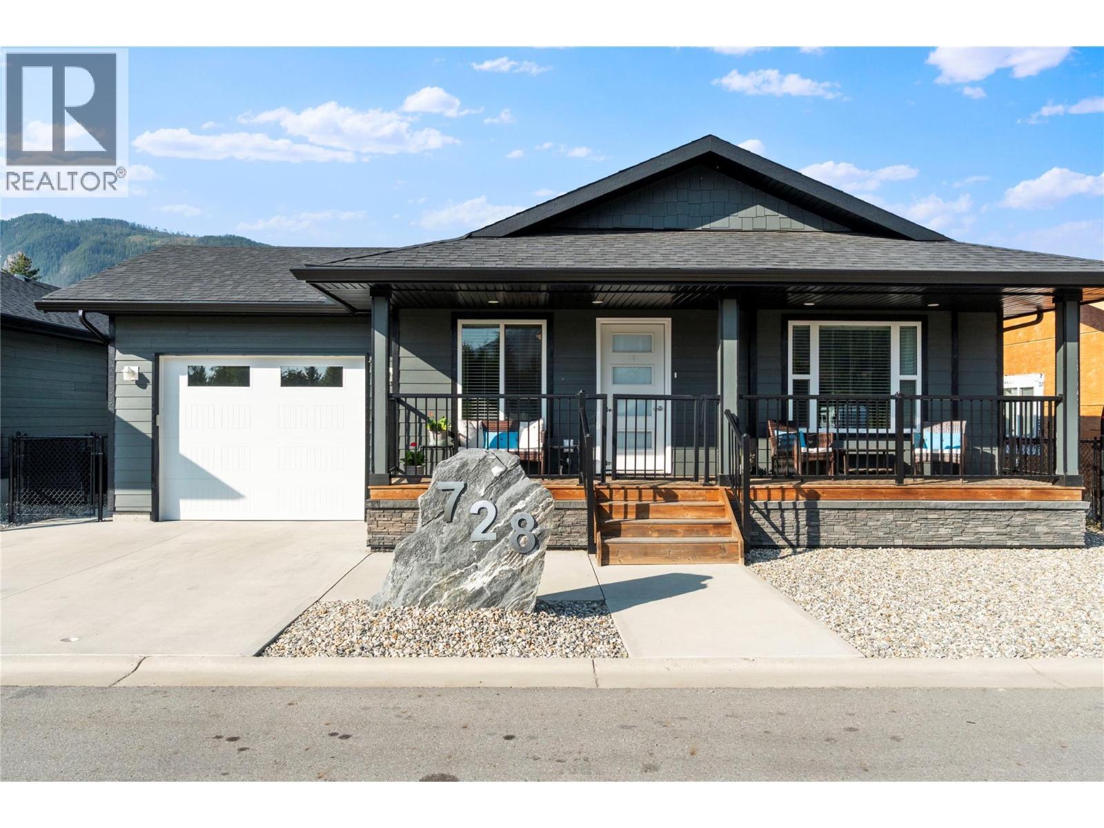 728 Elderberry Walk, Sicamous, BC - Outdoor With Deck Patio Veranda