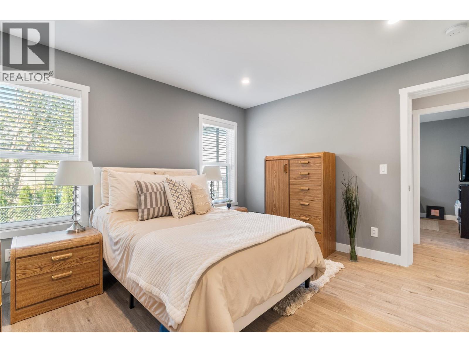 728 Elderberry Walk, Sicamous, BC - Indoor Photo Showing Bedroom