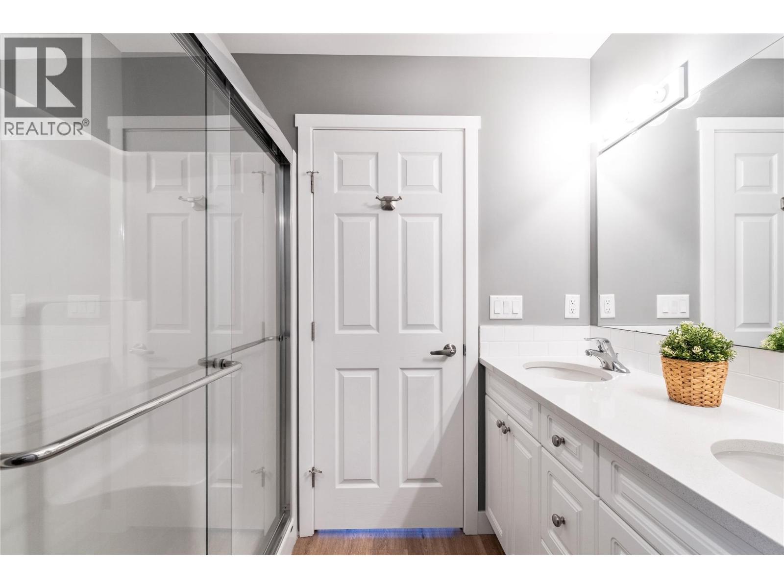 728 Elderberry Walk, Sicamous, BC - Indoor Photo Showing Bathroom