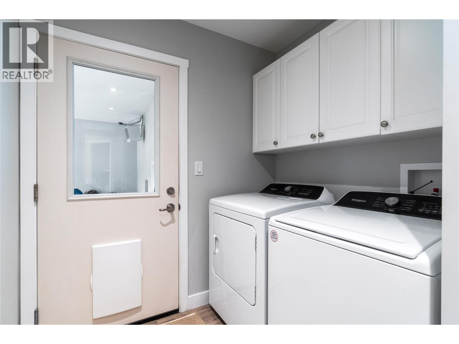 728 Elderberry Walk, Sicamous, BC - Indoor Photo Showing Laundry Room