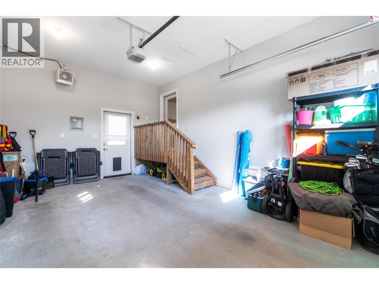 728 Elderberry Walk, Sicamous, BC - Indoor Photo Showing Garage