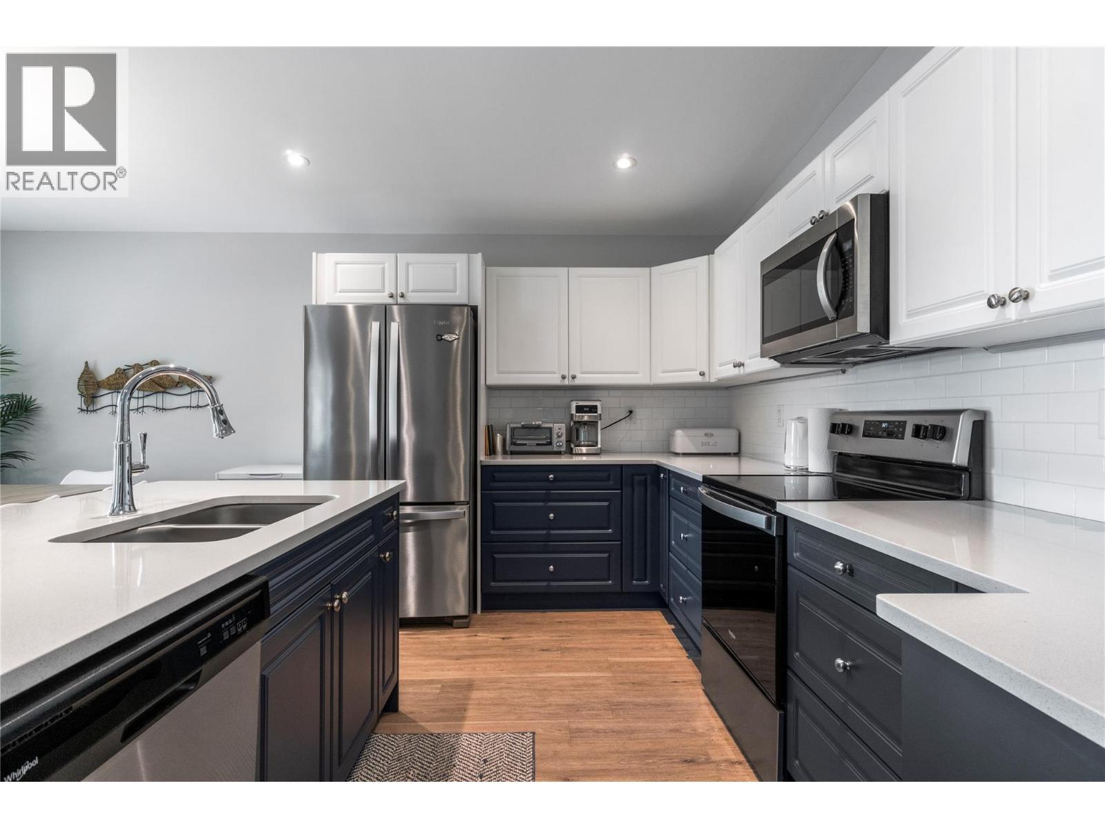 728 Elderberry Walk, Sicamous, BC - Indoor Photo Showing Kitchen With Stainless Steel Kitchen With Double Sink
