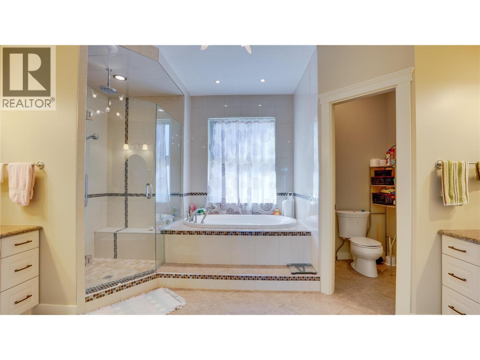 567 Mt Ida Drive, Coldstream, BC - Indoor Photo Showing Bathroom