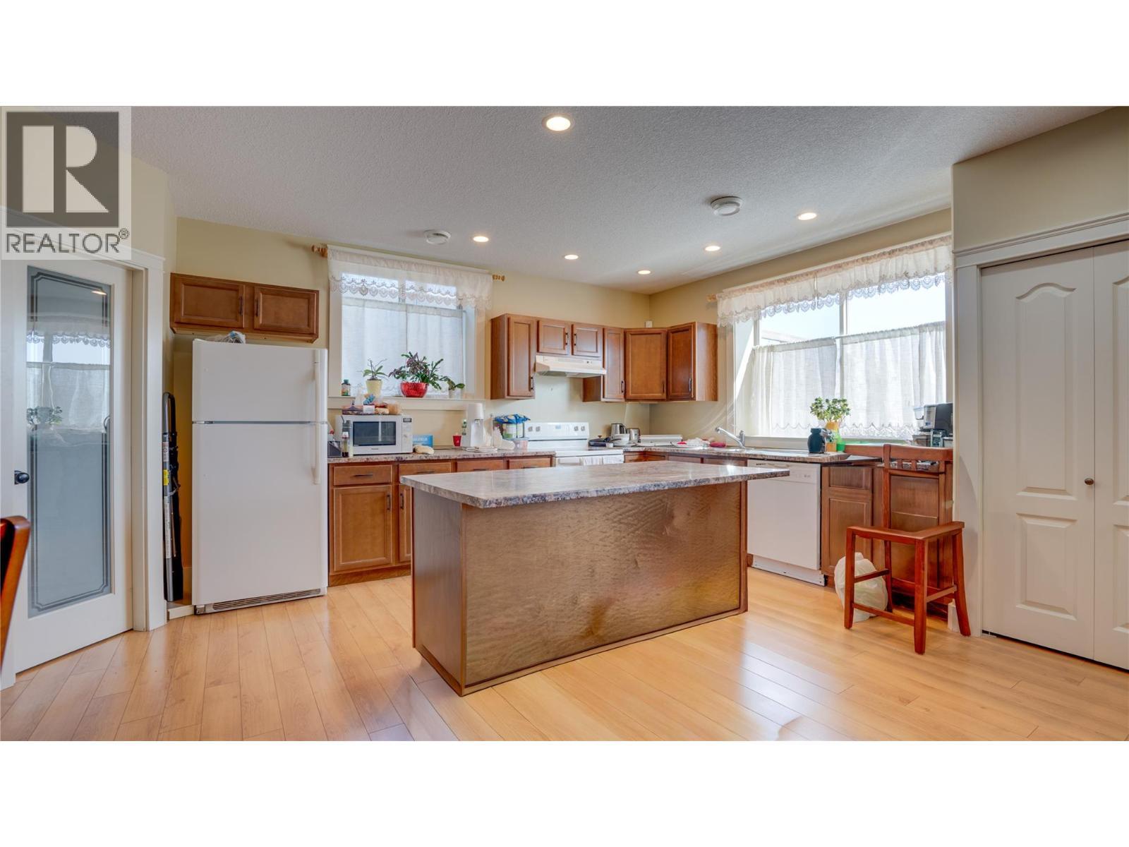 Suite - 567 Mt Ida Drive, Coldstream, BC - Indoor Photo Showing Kitchen