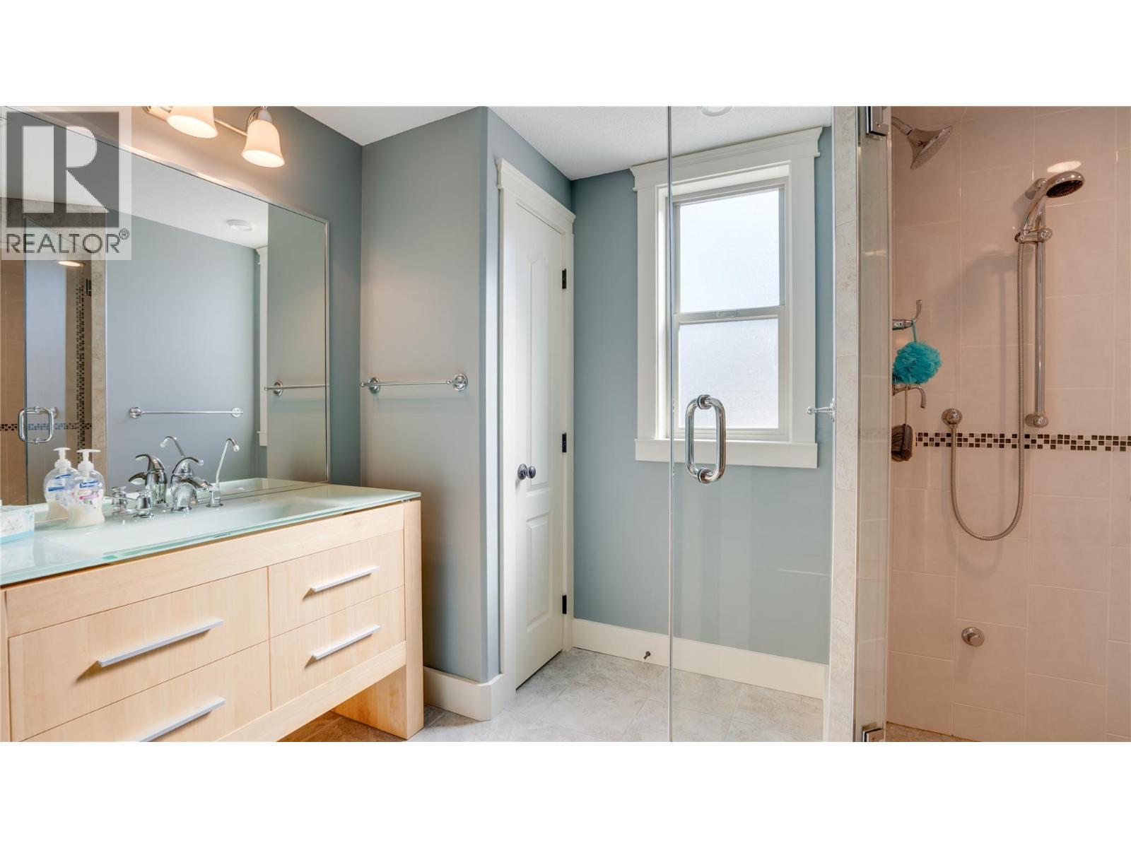 Lower Bathroom/Steam Shower - 567 Mt Ida Drive, Coldstream, BC - Indoor Photo Showing Bathroom