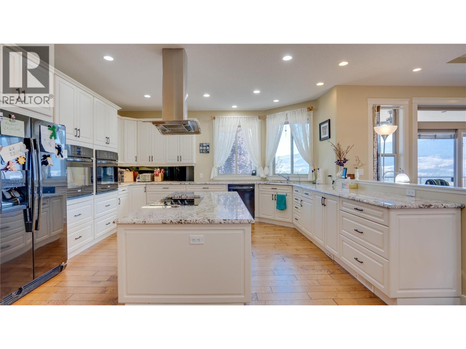 567 Mt Ida Drive, Coldstream, BC - Indoor Photo Showing Kitchen
