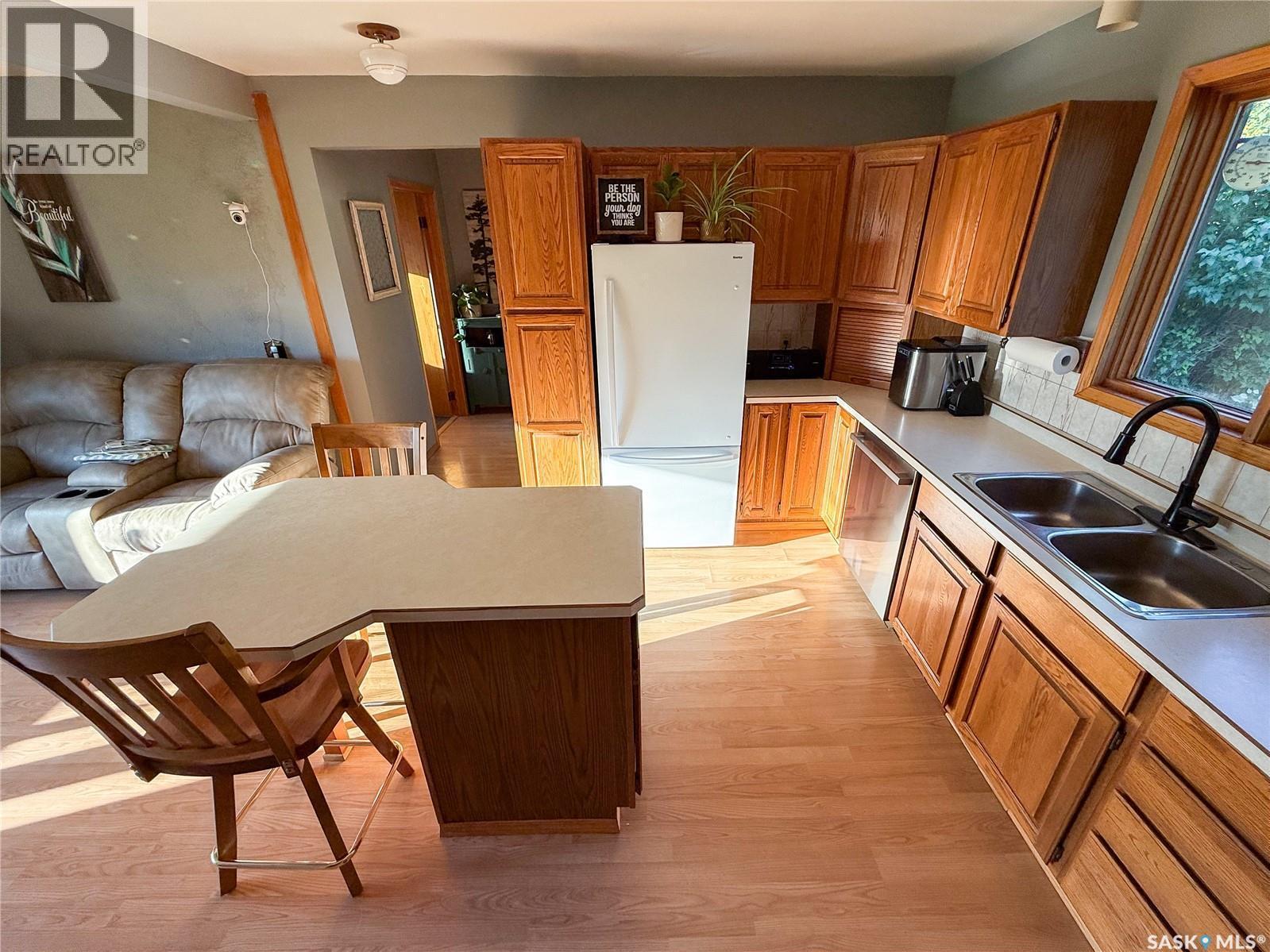 223 Riverside Boulevard, Eastend, SK - Indoor Photo Showing Kitchen With Double Sink