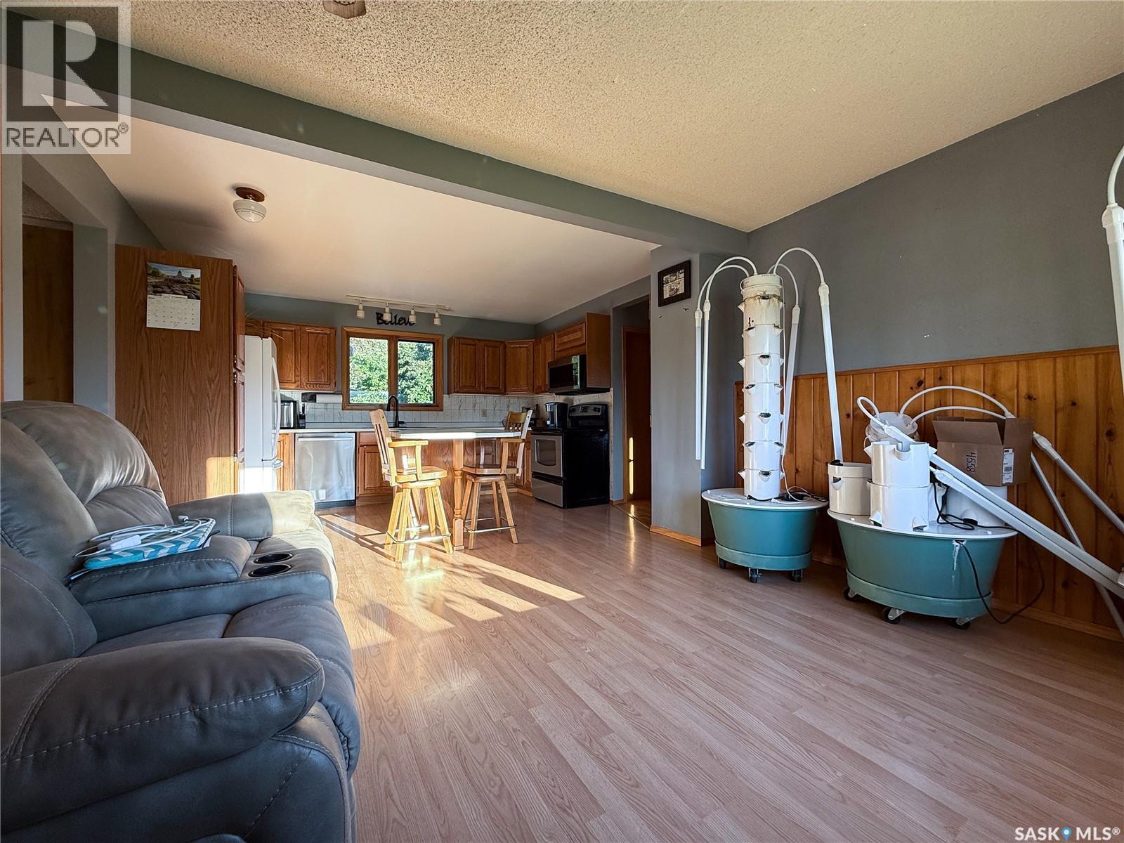 223 Riverside Boulevard, Eastend, SK - Indoor Photo Showing Other Room