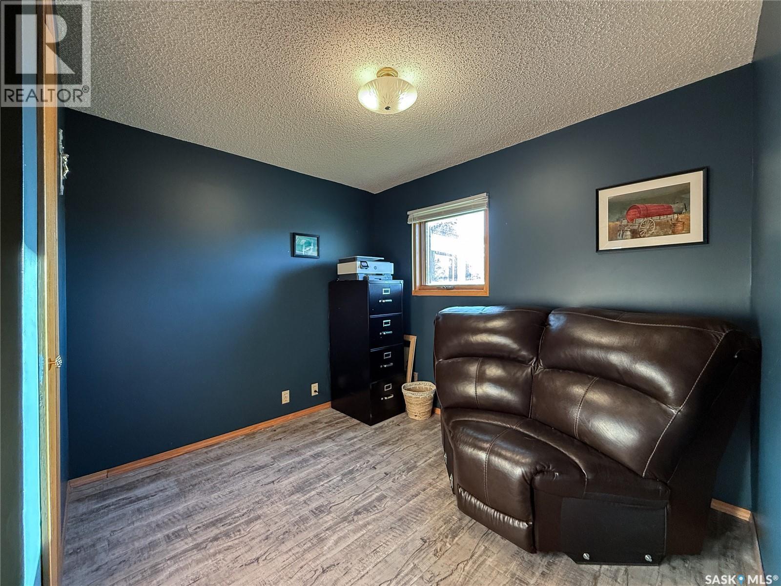 223 Riverside Boulevard, Eastend, SK - Indoor