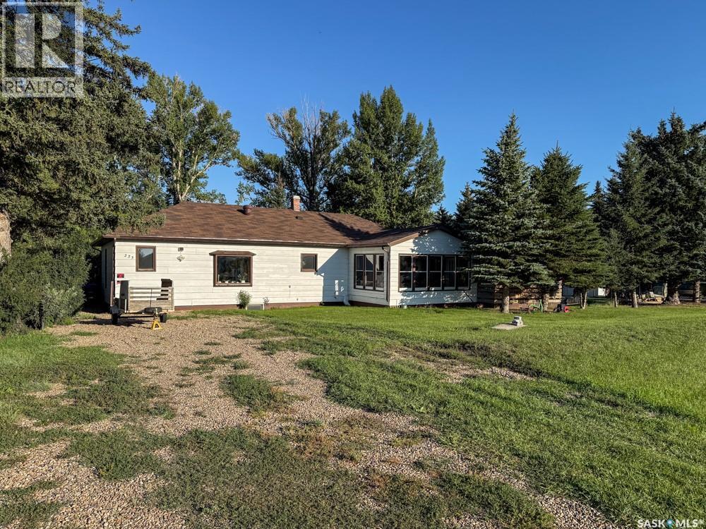 223 Riverside Boulevard, Eastend, SK - Outdoor