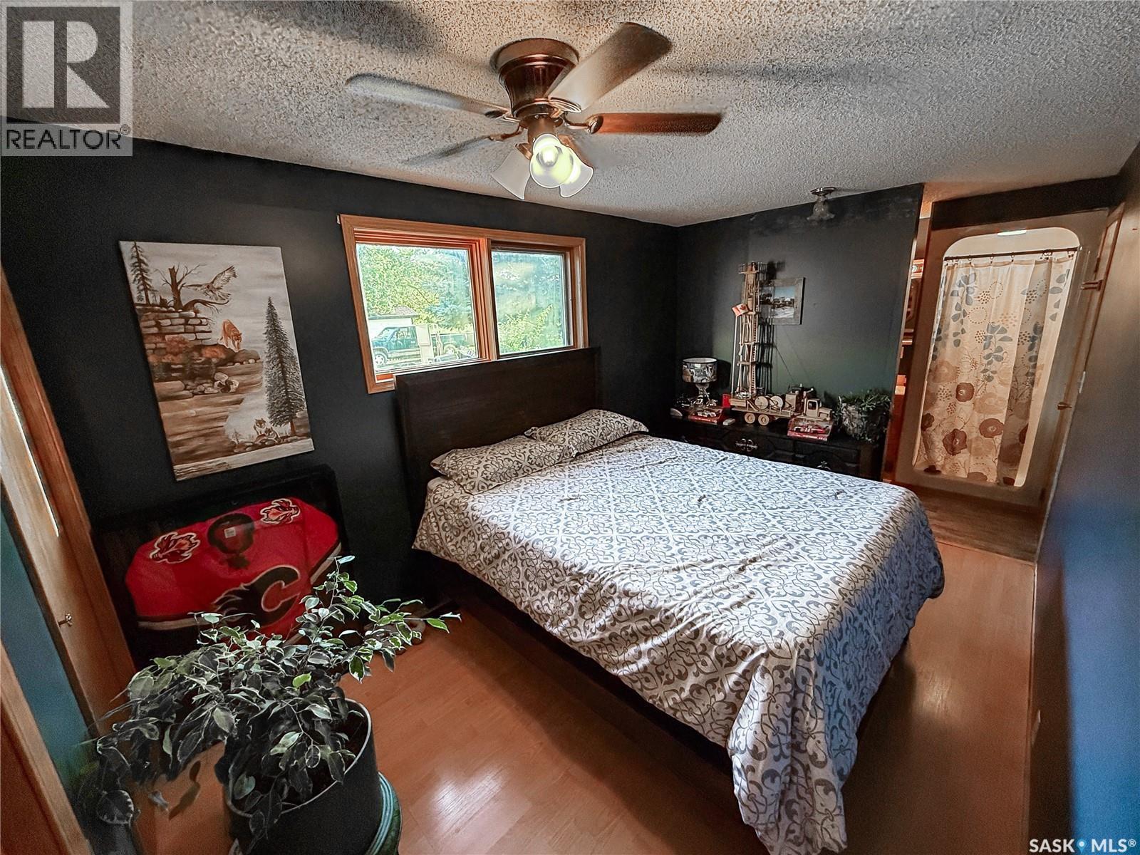 223 Riverside Boulevard, Eastend, SK - Indoor Photo Showing Bedroom